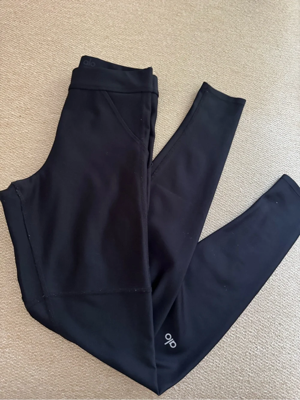 ALO Yoga sleek black